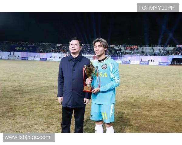 足球明星腿部受伤高清图片展示与分析让我们关注运动员的健康与安全