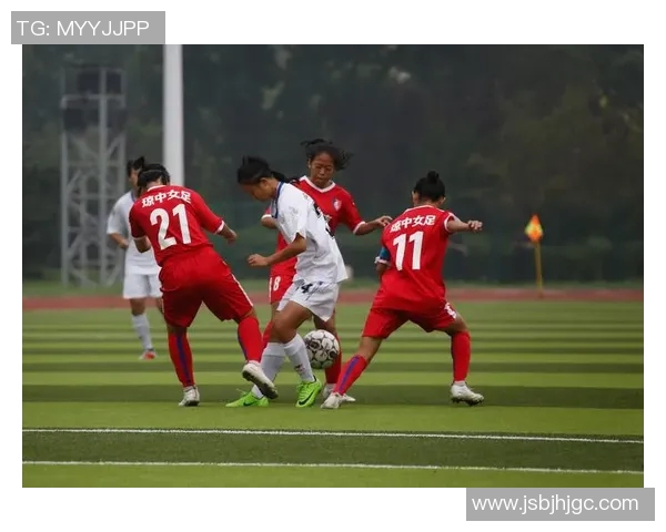 足球明星赛场精彩瞬间高清图集展现球场魅力与运动激情