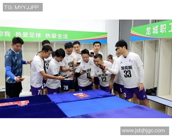 海口市足球明星队展现青春风采助力地方足球发展与文化传播